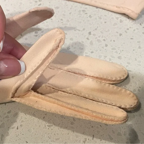 Authentic Vintage 1952 Christian Dior Shalimar Gloves | Pale Pink Leather with B - Picture 13 of 16